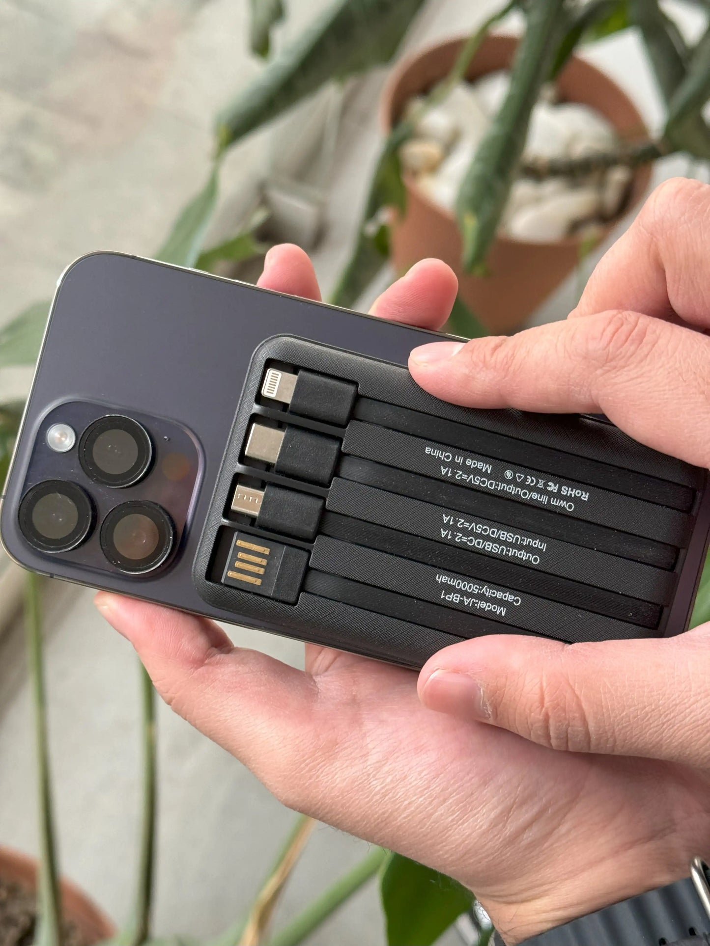 Cargador Portátil para Celular 4 en 1 de 5KmAh